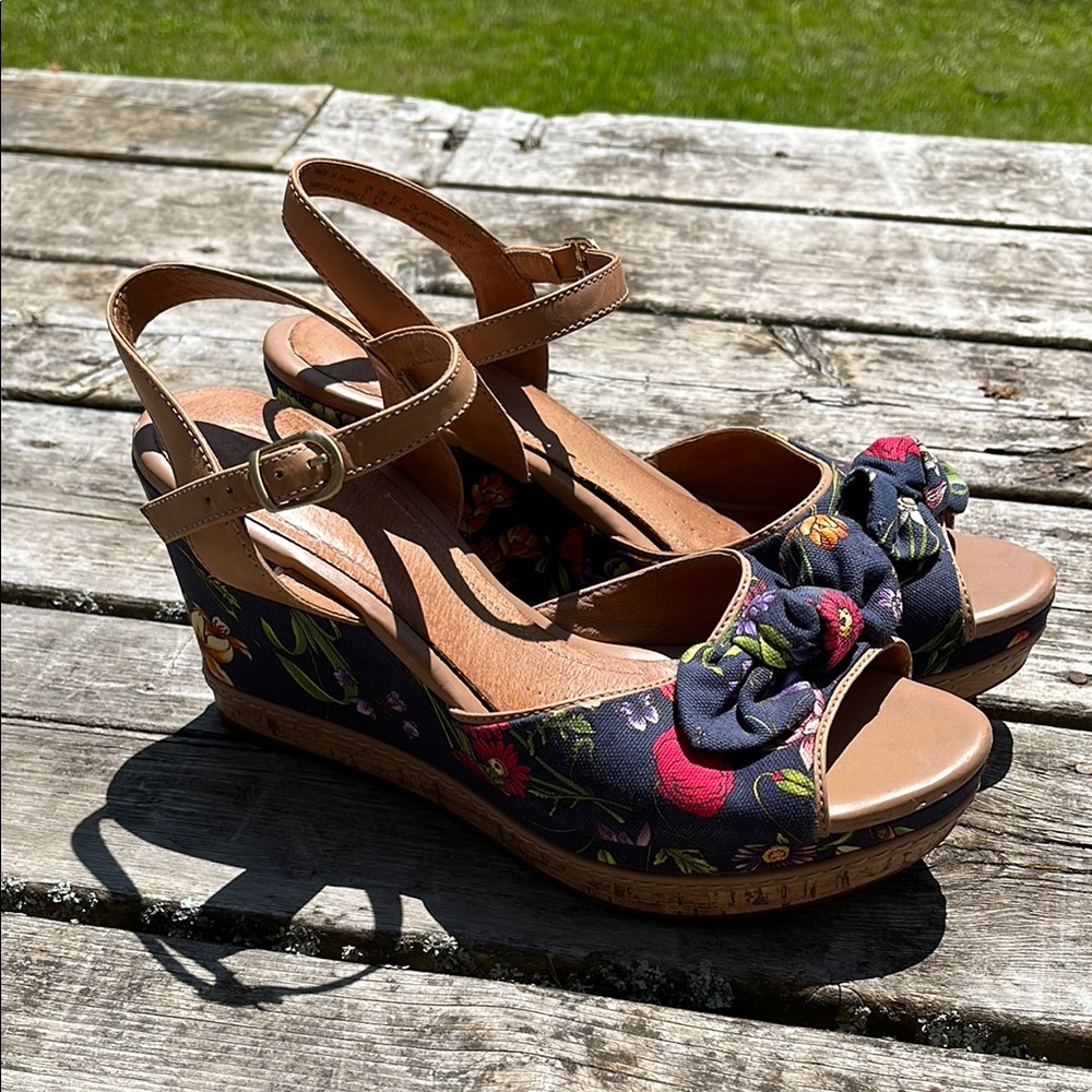 Women’s Clarks Floral Wedge Sandals - Tan and deep blue with floral design.